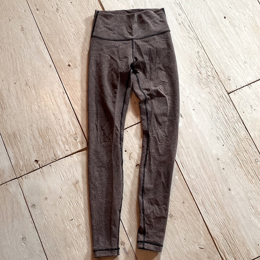 Wunder Under size 4 - high rise tight - luxtreme 28” - excellent condition